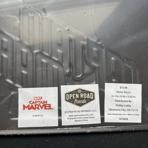 Captain Marvel Metal sign - Picture 2 of 5